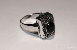 Ritka ezüst gyűrű, méreggyűrű, fekete onix kövel,kis fiókkal