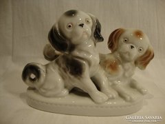 Kutyák , jelzett porcelán szobor