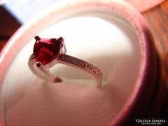 Gyönyörű, piros kristály köves 925 ezüst gyűrű