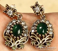 Dekoratív smaragd-, és topáz köves ezüst fülbevaló