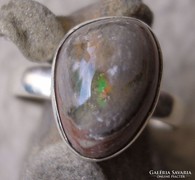 925 ezüst gyűrű, 18,3/57,5 mm, mexikói szem opállal