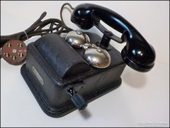 Antik kurblis telefon , eredeti zsugor festéssel 