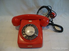 Piros retro tárcsás telefon