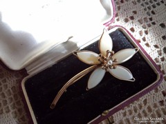 Gyöngyház csillag-virág -  antik bizsu bross
