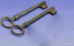 0A375 Antik kulcs kapukulcs 2 db