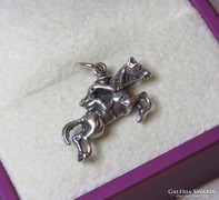 Gyönyörű, részletgazdag ezüst lovas jockey medál
