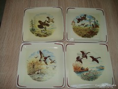 Hollóházi porcelán tányérok vadász jelenetekkel