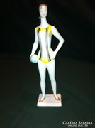 Sárga-fekete ruhás labdás lány hollóházi porcelán figura
