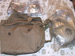 Katonai gázálarc ,2 db szűrőbetét,táska