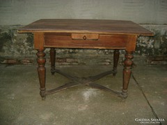 Antik Hartai keresztpántos asztal