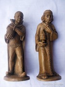 Fából készült szobrocskák