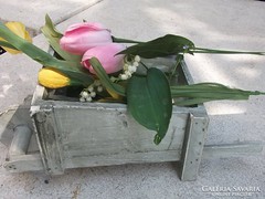 Kerti-terasz dekoráció-Kisebb méretű virágtartó-virágláda-mini taliga fából