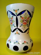 Cseh hántolt, kézifestésű bieder üveg váza 18,5 cm