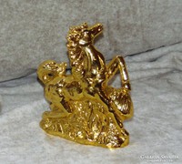 Arany színű kerámia ló szobor