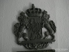 Oroszlános fali szobor öntött vas címeren