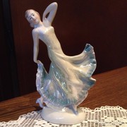 Táncosnő - porcelán nipp - 15 cm.