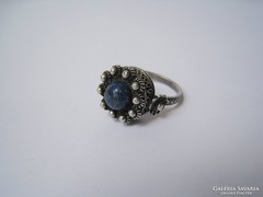 Középkori stílusú ezüst gyűrű lápisz lazulival