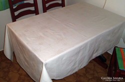 Fehér damaszt asztalterítő, abrosz, 158/128 cm
