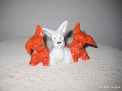 Bécsi porcelán   kiskutya ,hármas ,  az osztrák nemzeti színekben