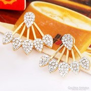 Vízcseppekből álló fülbevaló