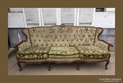 Chippendale kanapé,faragásokkal díszítve,garnitúra része