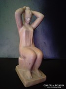 Kucs Béla terrakotta ülő nő szobor