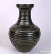 0L528 Lakatos L. mohácsi fekete cserép váza 23 cm