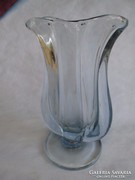 Kosta Boda által készített váza, a tervezője Ulrica Hydman