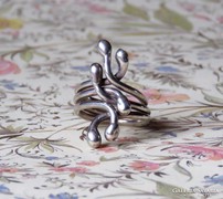 Mutatós modernista ezüst gyűrű