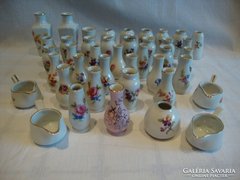 41 db Hollóházi miniatűr porcelán váza gyűjtemény