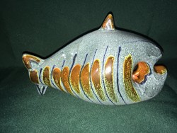 Iparművész csíkos hal kerámia figura