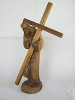 Jézus a kereszttel faragott fa szobor