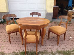 Biedermeier kihúzhatós asztal székekkel
