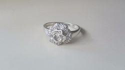 Ezüst gyűrű rózsa díszítéssel és cirkonkövekkel 925 