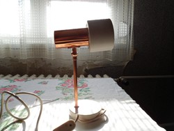 Elegáns vörösréz asztali lámpa ajándék égővel