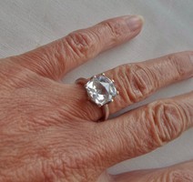 Szép ezüstgyűrű hatalmas fehér topázzal