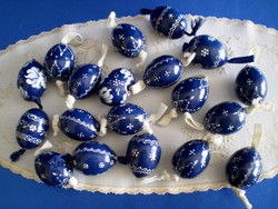 Kézzel festett fa tojás kék alapon fehér festés kicsi méret 19 db