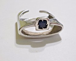 Zafírköves egyedi designer ezüst gyűrű