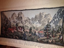 Fali kárpit - havas hegyek tövében megbújó házikók, állatok (70x140 cm)