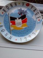 Rosenthal BONN VOYAGE 1993 kicsit vicces souvenir fali tányér német zászlóval és sassal 19,5 cm