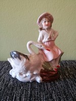 Porcelán nő gólyával ibolya váza
