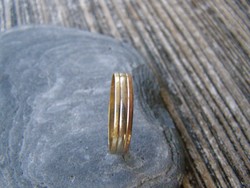 FÉRFI ARANYGYŰRŰ , arany gyűrű, karikagyűrű, 62-63-as méret, 14 karátos, 2,15 gramm, tricolor