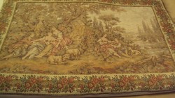 Barokkos idilli jelenetet ábrázoló,szövött, francia gobelin falikárpit,rózsa girlandos szegéllyel.