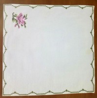 3 cross-stitched, bone-white tablecloths 25 x 25 cm