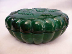 0046 D2 Antik kagyló mintázatú zöld üveg bonbonier