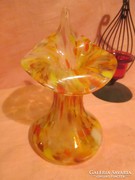 Különleges szélü sárgás piros mintás üveg váza  A036