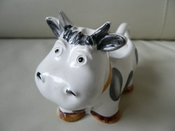 Porcelán tehén alakú tejszínkiöntő