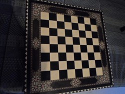 Intarziás sakktábla, fa alapon berakásos