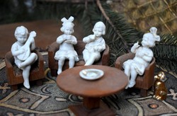 Antik játék fajansz babazsúr , porcelán baba, mini fa bútorok 