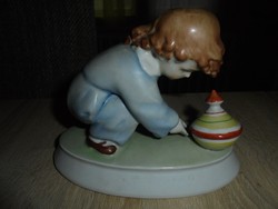Zsolnay porcelán Sinkó féle csigával játszó fiú figura